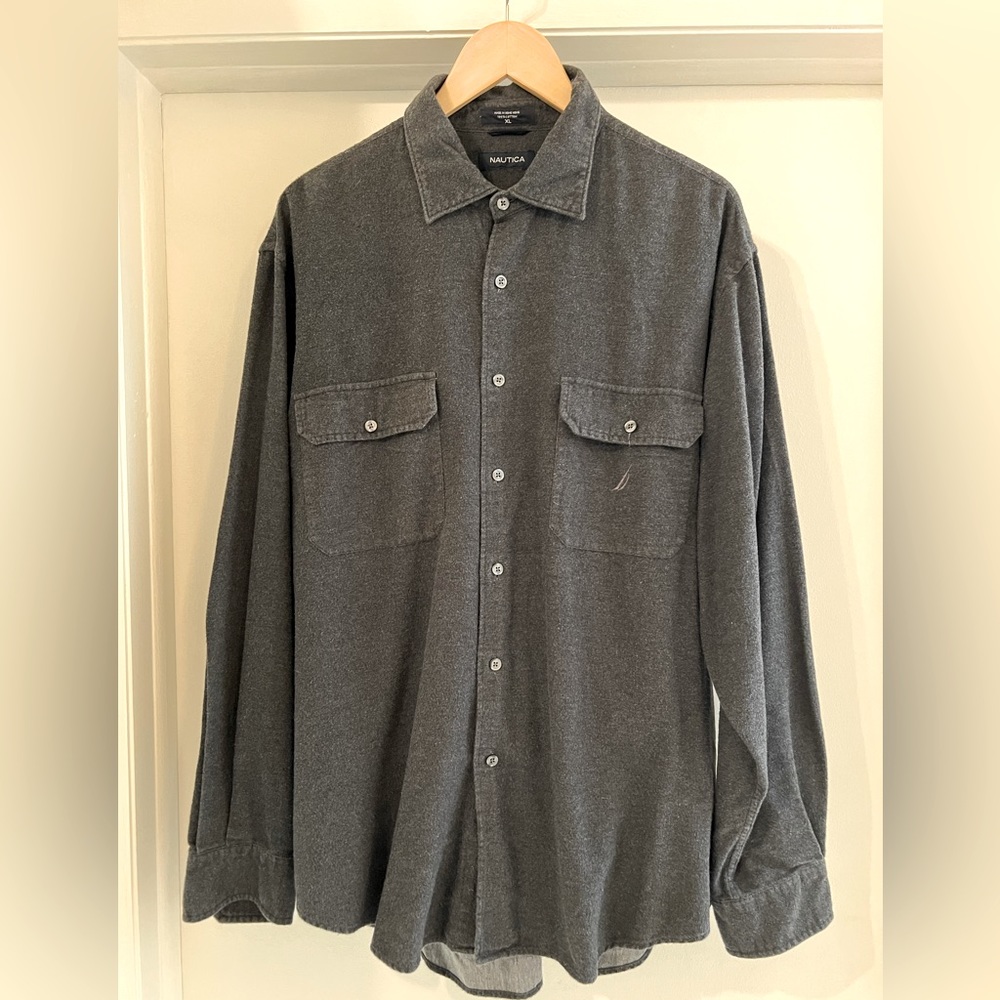 Mens nautica long sleeve flannel shirt. Size XL, dark grey, long sleeves. EUC